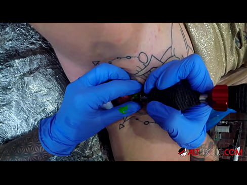 ❤️ Sully Savage mai tsananin jarfa ta yi tattoo a kan kwarin ta ❤️❌ bidiyon tsutsa ❌️❤
